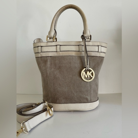 Michael Kors EUC Crossbody - Picture 2 of 9